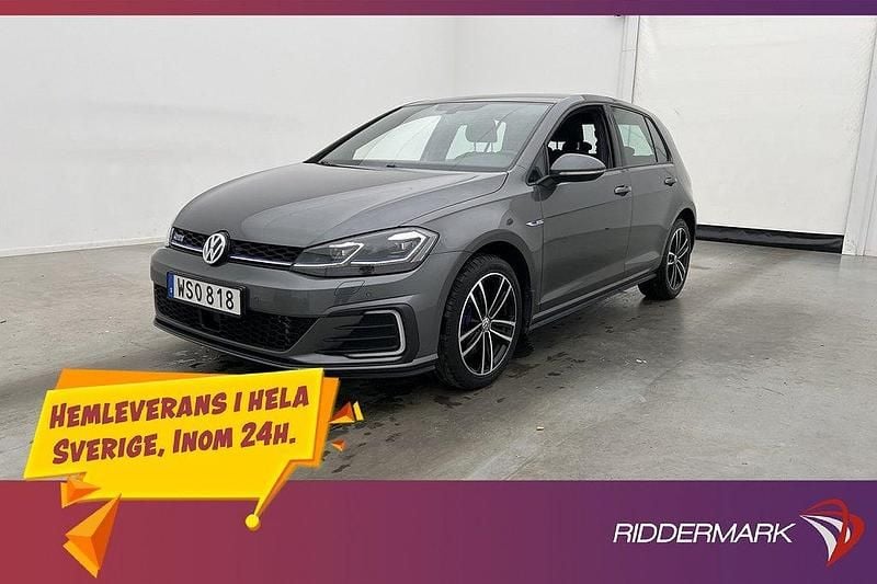 Mörkgrå Begagnad 2020 VW Golf VIII GTE Halvkombi | 229 800 kr (Marknadspris) - Bild 1/3
