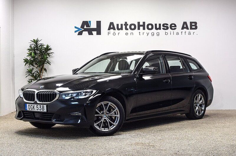 Svart Begagnad 2021 BMW 330e Sport Line Kombi | 259 000 kr (Superpris) - Bild 1/4