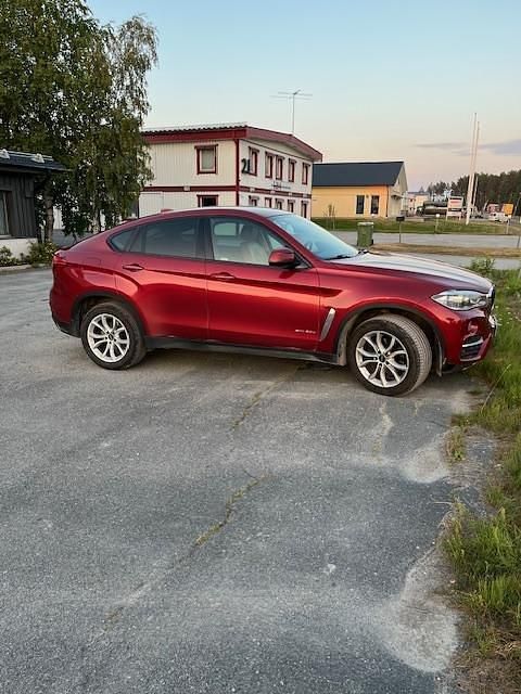Röd Begagnad 2016 BMW X6 SUV | 180 000 kr (Superpris) - Bild 1/4