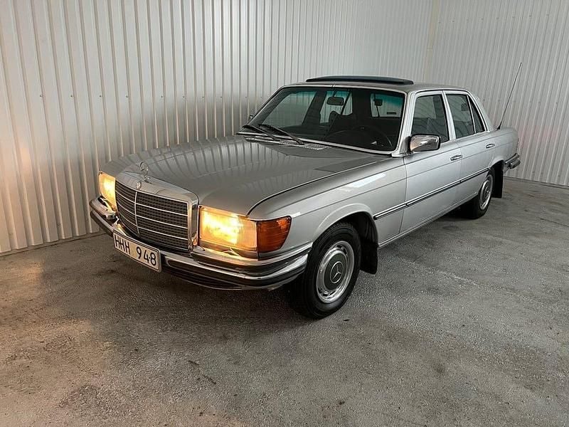 Begagnad Mercedes 280 SE 185 HK (136 kW) 1975 Grå Sedan