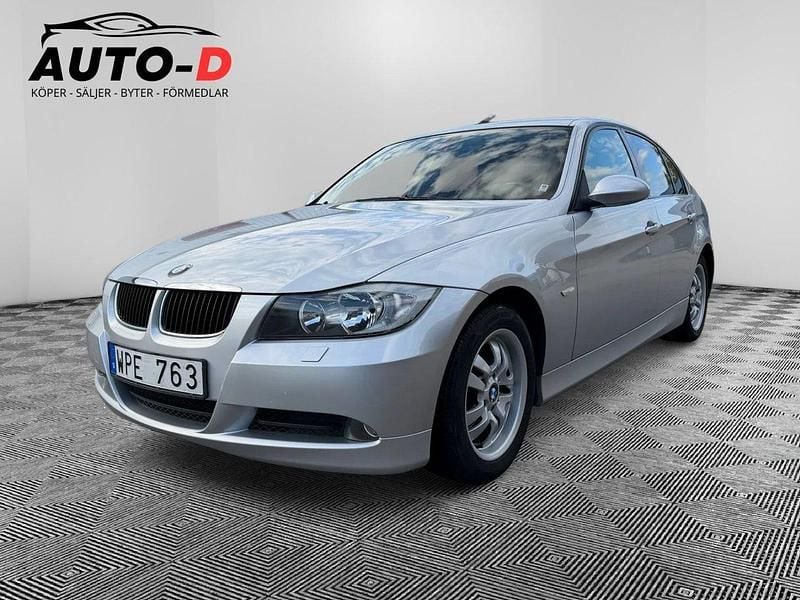 Silver Begagnad 2005 BMW 320 Advantage Sedan | 47 900 kr (Marknadspris) - Bild 1/4