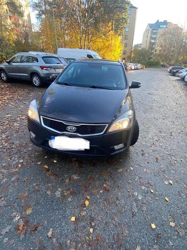 Svart Begagnad 2012 Kia Ceed Sportswagon Kombi | 29 999 kr (Superpris) - Bild 1/4