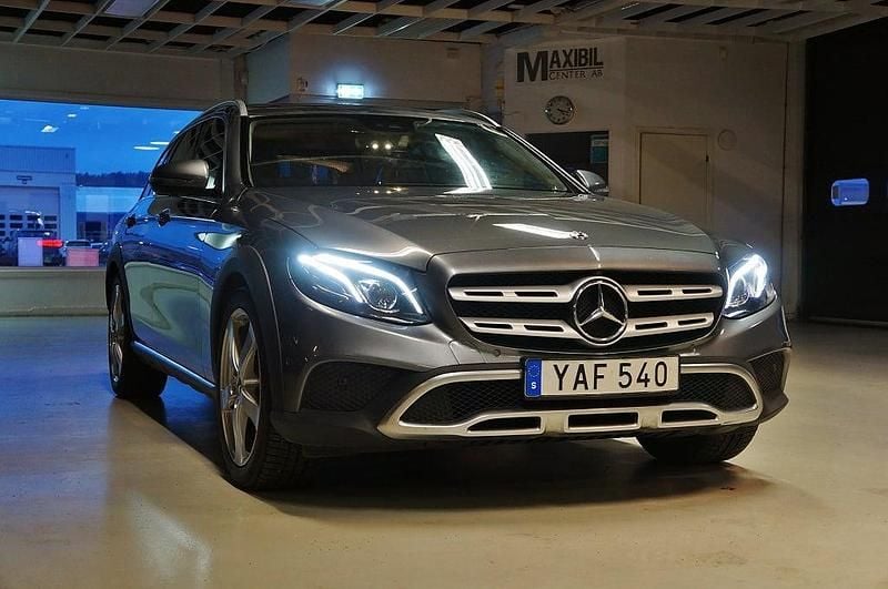 Grå Begagnad 2018 Mercedes E220 Avantgarde Kombi | 374 500 kr (Lite dyr) - Bild 1/4