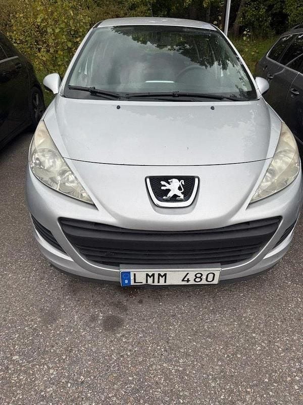Grå Begagnad 2009 Peugeot 207 Halvkombi | 16 900 kr (Marknadspris) - Bild 1/3