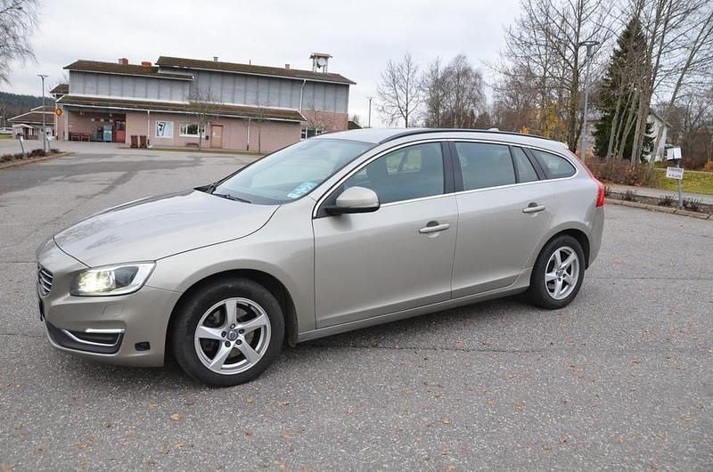 Begagnad 2016 Volvo V60 Kombi | 60 000 kr (Superpris) - Bild 1/4
