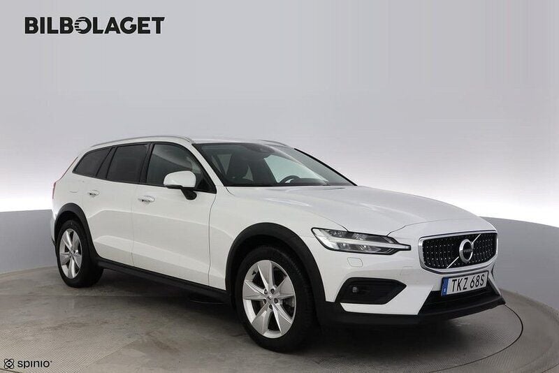 Vit Begagnad 2022 Volvo V60 CC Kombi | 354 800 kr (Marknadspris) - Bild 1/4
