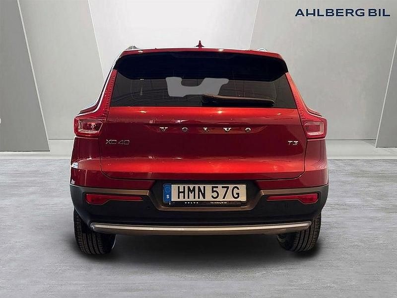 Begagnad Volvo XC40 Momentum 165 HK (121 kW) 2019 Röd SUV