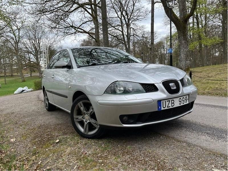 Begagnad 2004 Seat Ibiza FR Halvkombi | 20 000 kr (Marknadspris) - Bild 1/4