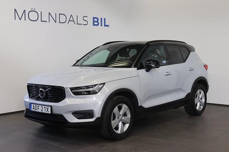 Silver Begagnad 2021 Volvo XC40 R-Design SUV | 319 900 kr (Marknadspris) - Bild 1/4