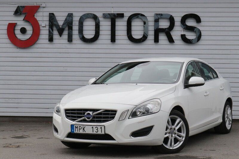 Vit Begagnad 2010 Volvo S60 Summum Sedan | 94 900 kr (Lite dyr) - Bild 1/4