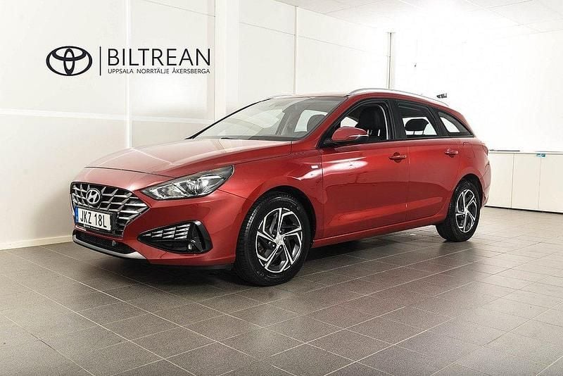 Röd (röd metallic) Begagnad 2020 Hyundai i30 Essential Kombi | 178 900 kr (Marknadspris) - Bild 1/4