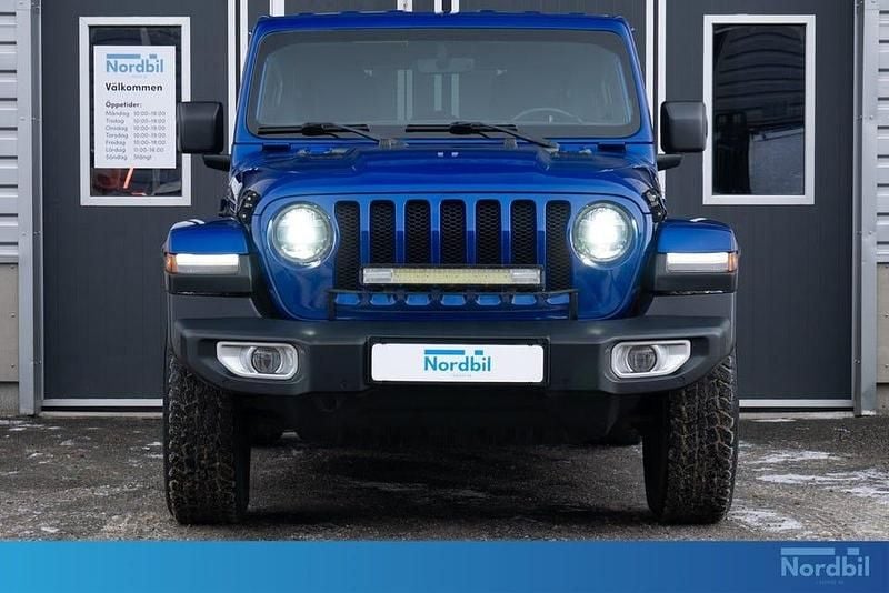 Begagnad Jeep Wrangler Unlimited Sahara 272 HK (200 kW) 2018 Blå SUV