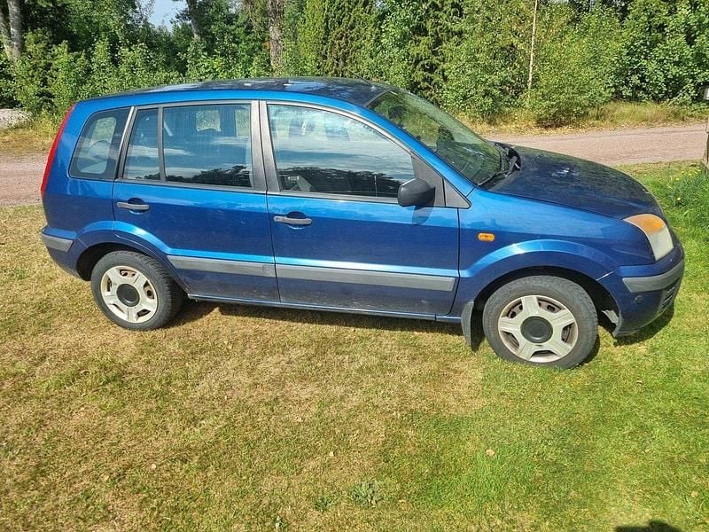 Blå Begagnad 2008 Ford Fusion Halvkombi | 8 000 kr (Bra pris) - Bild 1/4