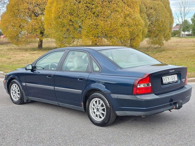 Mörkblå (blå) Begagnad 2000 Volvo S80 Sedan | 12 900 kr (Marknadspris) - Bild 1/4