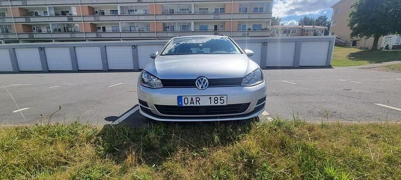 Silver Begagnad 2014 VW Golf VII Kombi | 83 000 kr (Bra pris) - Bild 1/4