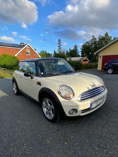 Vit Begagnad 2008 Mini Cooper Pepper Halvkombi | 53 000 kr (Marknadspris) - Bild 1/4