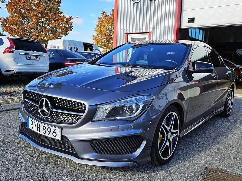 Mörkgrå Begagnad 2016 Mercedes CLA220 AMG Sedan | 189 900 kr (Marknadspris) - Bild 1/4