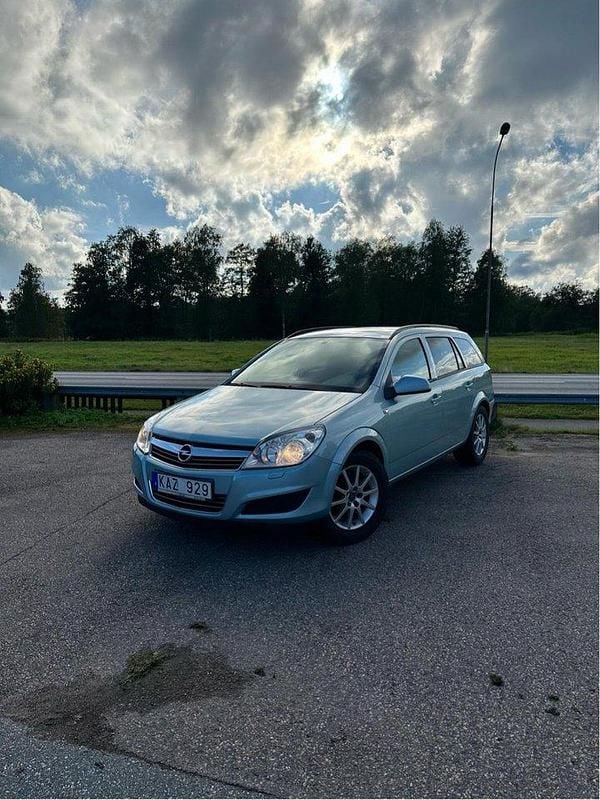 Blå Begagnad 2010 Opel Astra Kombi | 29 000 kr (Bra pris) - Bild 1/4