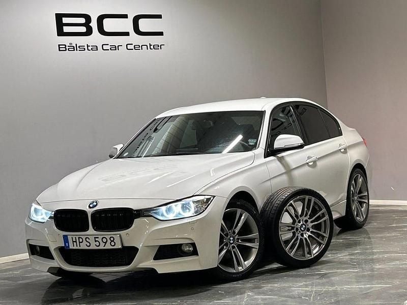 Vit Begagnad 2015 BMW 320 Performance Sedan | 174 900 kr (Lite dyr) - Bild 1/3