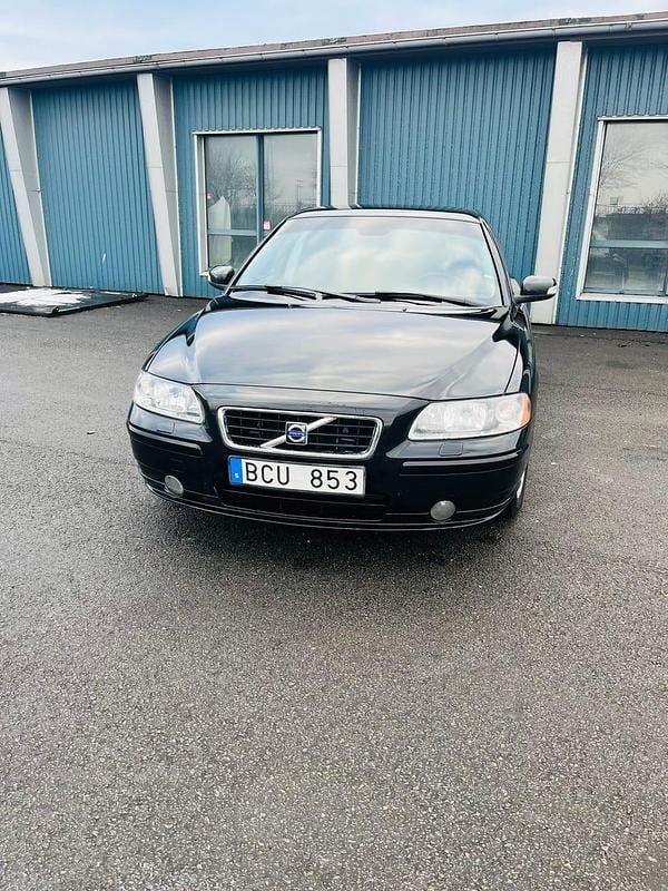 Svart Begagnad 2008 Volvo S60 Sedan | 72 000 kr (Dyr) - Bild 1/4