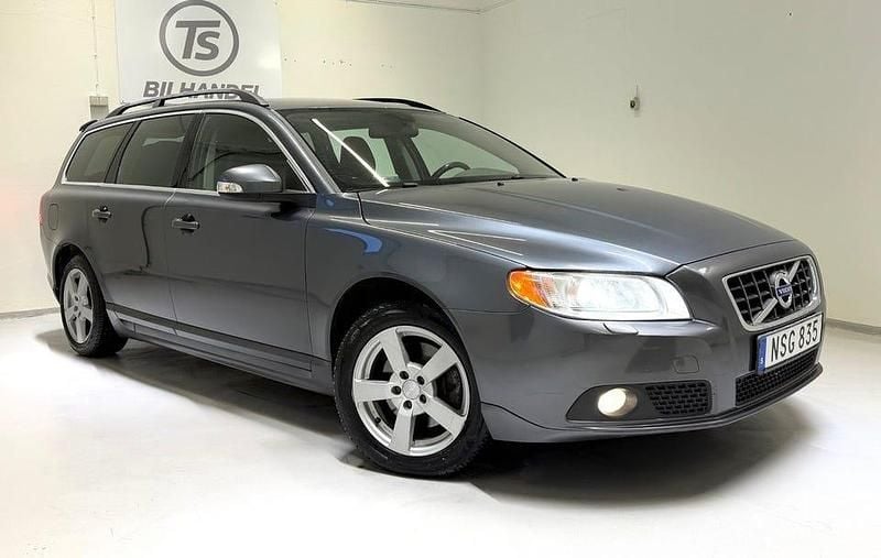 Begagnad Volvo V70 Momentum 163 HK (119 kW) 2011 Grå Kombi