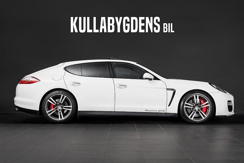 Vit Begagnad 2012 Porsche Panamera Sport Halvkombi | 299 000 kr (Marknadspris) - Bild 1/4