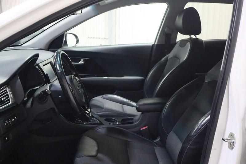 Begagnad Kia Niro Advance 141 HK (103 kW) 2017 Vit SUV