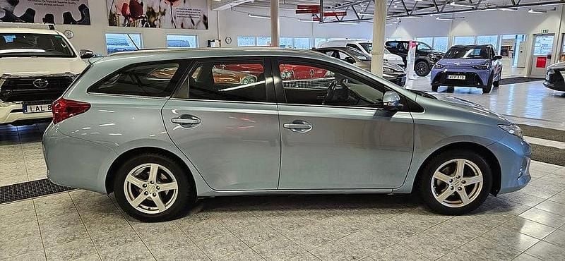 Begagnad Toyota Auris Touring Sports Active 132 HK (97 kW) 2013 Blå Kombi