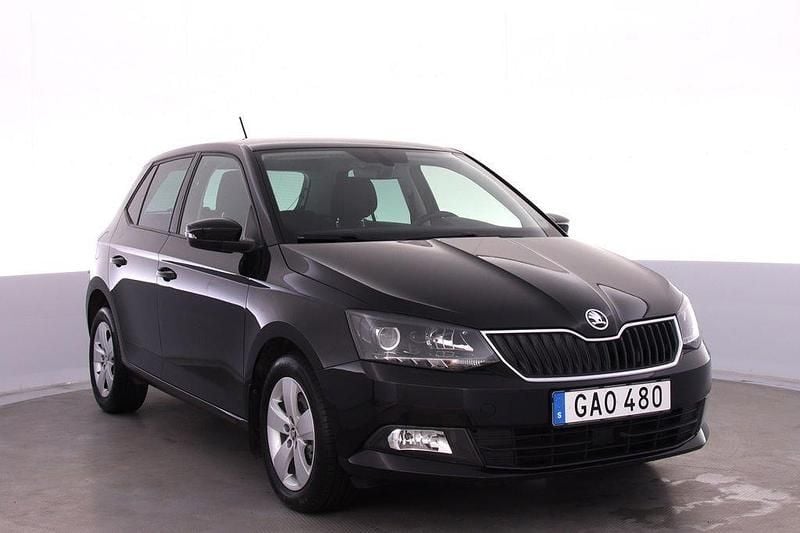 Svart Begagnad 2015 Skoda Fabia Halvkombi | 119 000 kr (Bra pris) - Bild 1/4