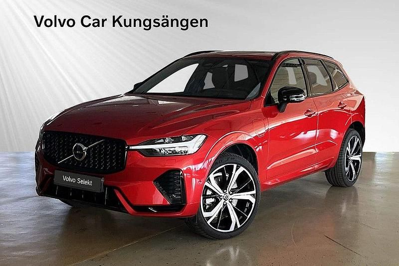 Röd Begagnad 2025 Volvo XC60 Plus SUV | 599 900 kr (Lite dyr) - Bild 1/3