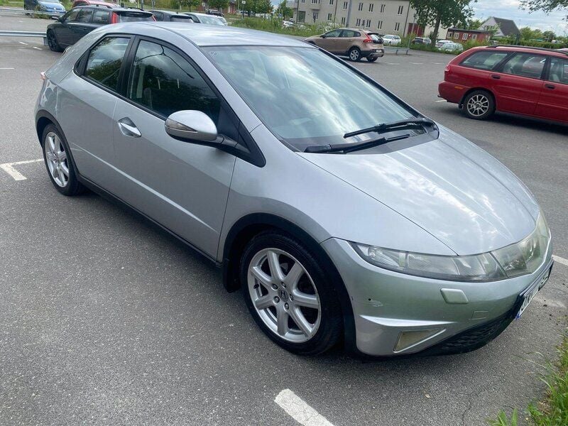 Silver Begagnad 2007 Honda Civic Sport Halvkombi | 44 000 kr (Marknadspris) - Bild 1/4