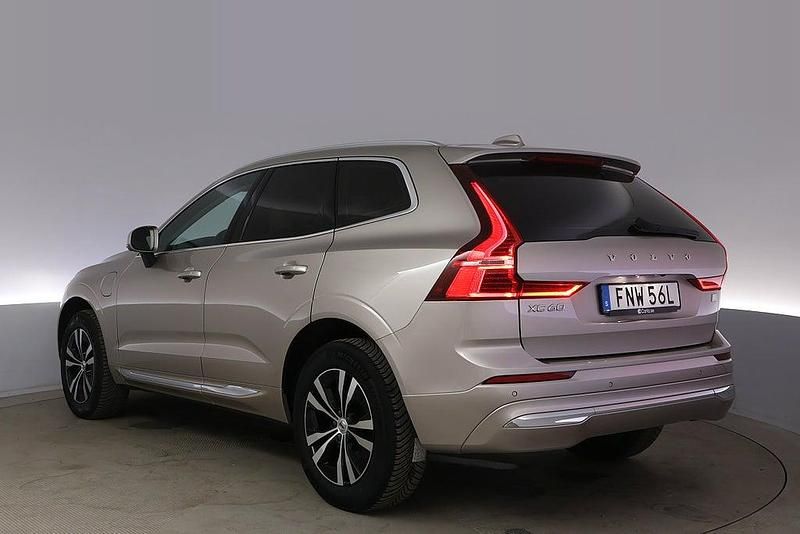 Begagnad Volvo XC60 Core 350 HK (257 kW) 2022 Grå SUV
