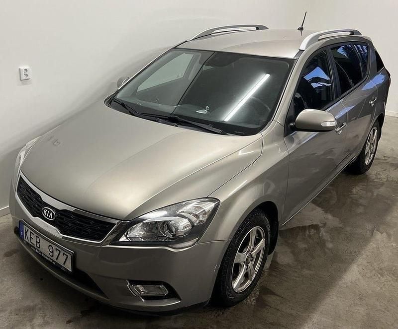 Begagnad Kia Ceed Sportswagon 116 HK (85 kW) 2010 Silver Kombi