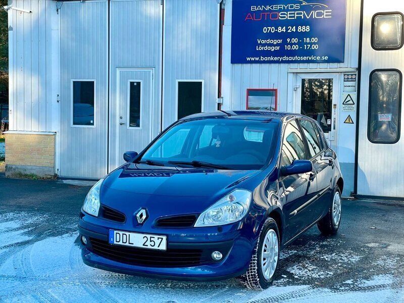 Blå Begagnad 2006 Renault Clio II Halvkombi | 36 000 kr - Bild 1/4