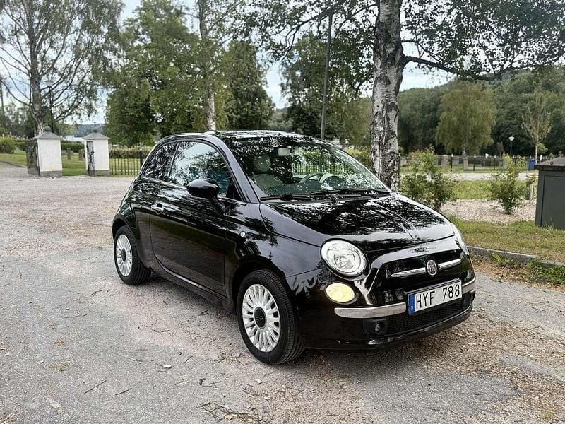 Svart Begagnad 2010 Fiat 500 Lounge Halvkombi | 47 000 kr (Marknadspris) - Bild 1/4