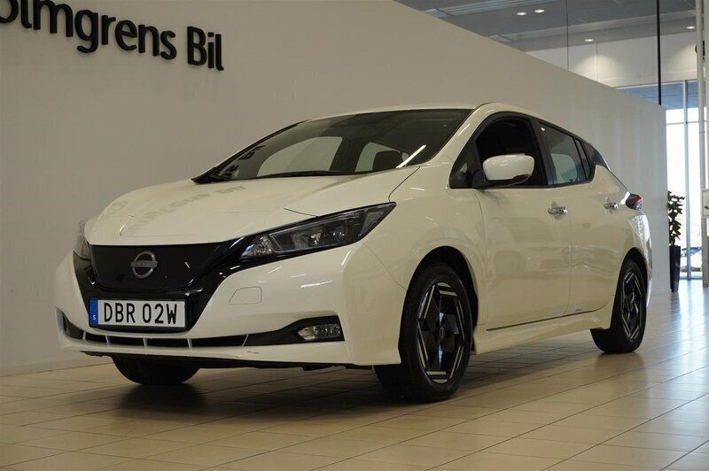 Vit Begagnad 2023 Nissan Leaf Acenta Halvkombi | 198 800 kr (Bra pris) - Bild 1/4