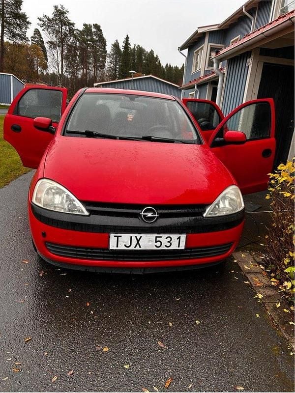 Röd Begagnad 2002 Opel Corsa Halvkombi | 23 000 kr (Marknadspris) - Bild 1/4