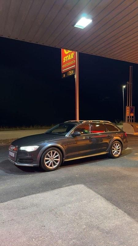 Grå Begagnad 2016 Audi A6 Allroad Ambition Kombi | 130 000 kr (Marknadspris) - Bild 1/4