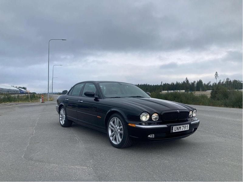 Begagnad 2004 Jaguar XJR Sedan | 195 000 kr - Bild 1/4
