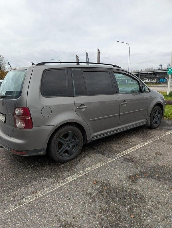 Grå Begagnad 2007 VW Touran Trendline Minibuss | 27 000 kr (Bra pris) - Bild 1/3