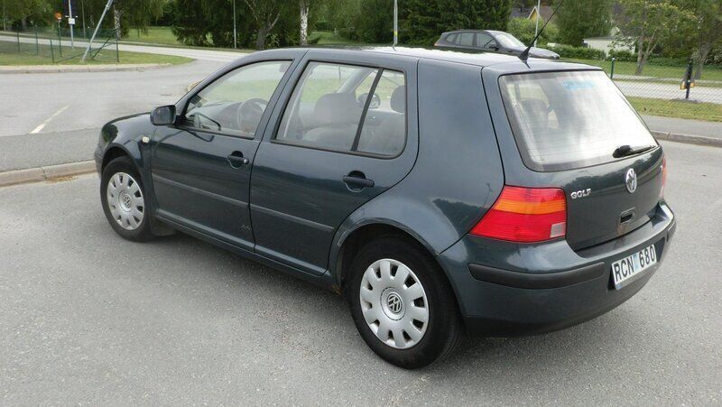 Grå Begagnad 2000 VW Golf IV Halvkombi | 20 000 kr (Bra pris) - Bild 1/1