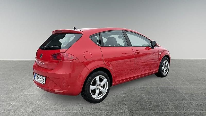 Begagnad Seat Leon Style 162 HK (119 kW) 2010 Röd Halvkombi