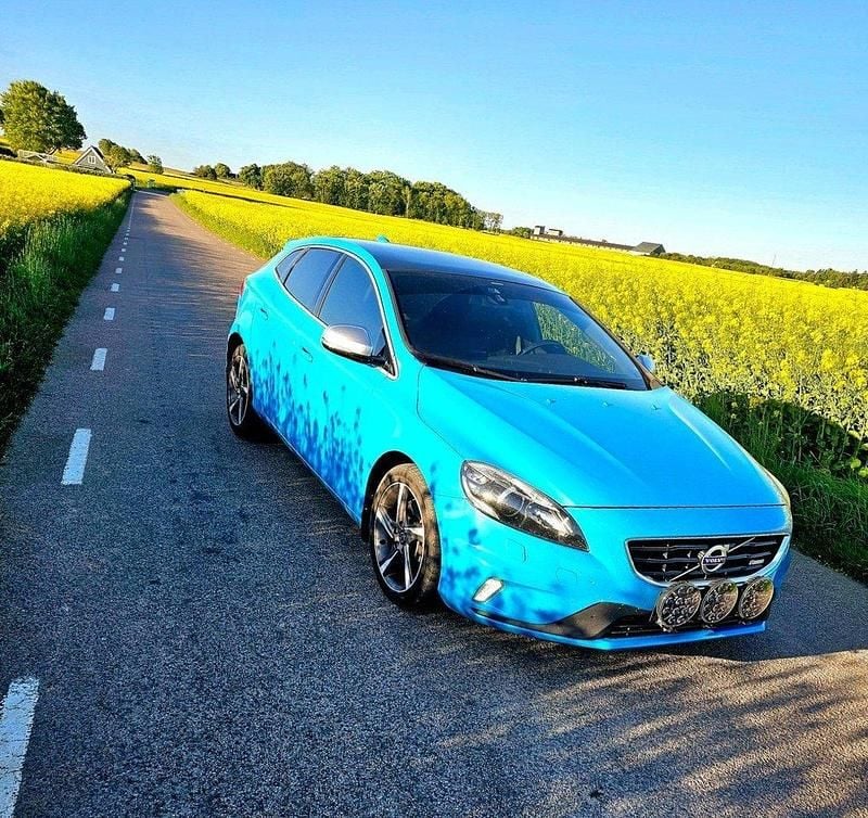 Blå Begagnad 2013 Volvo V40 R-Design Halvkombi | 120 000 kr (Marknadspris) - Bild 1/2