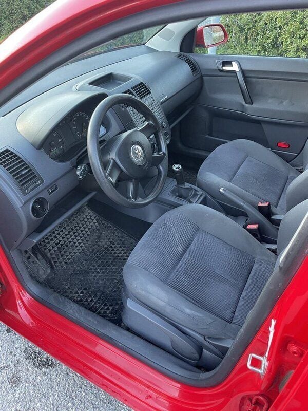Röd Begagnad 2006 VW Polo Comfortline Halvkombi | 23 000 kr - Bild 1/4