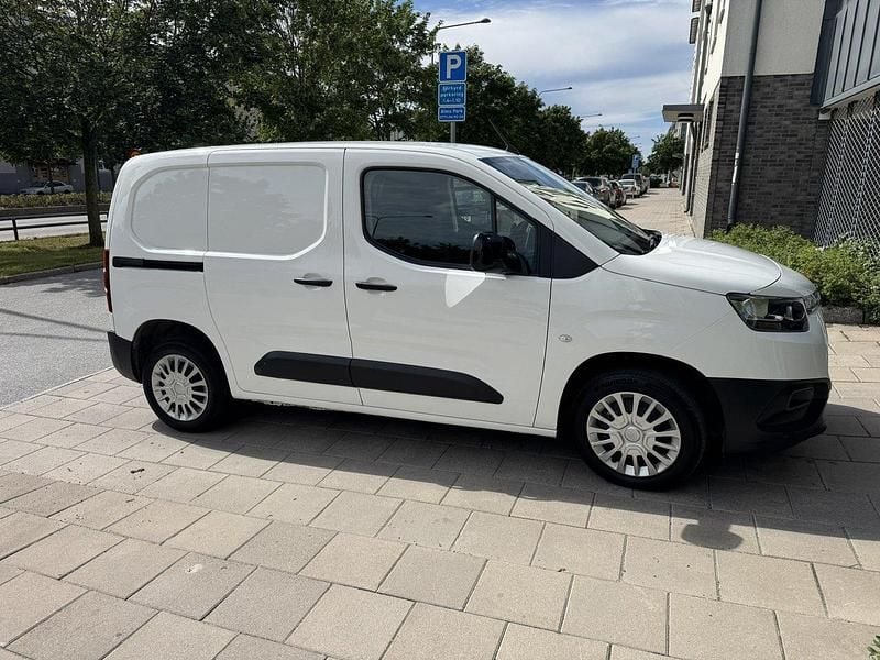 Vit Begagnad 2022 Toyota Proace City City Van | 110 000 kr (Superpris) - Bild 1/4