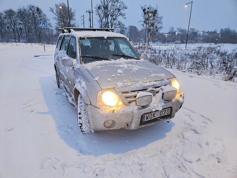 Begagnad 2004 Suzuki Grand Vitara SUV | 35 000 kr - Bild 1/4