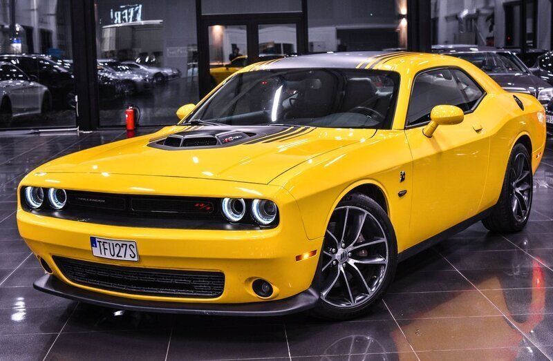 Gul Begagnad 2017 Dodge Challenger Sportkupé | 489 900 kr (Lite dyr) - Bild 1/4