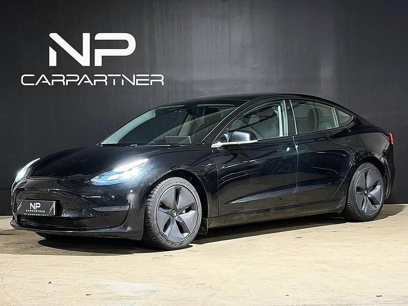 Svart Begagnad 2020 Tesla Model 3 Long Range AWD Sedan | 179 900 kr (Marknadspris) - Bild 1/4