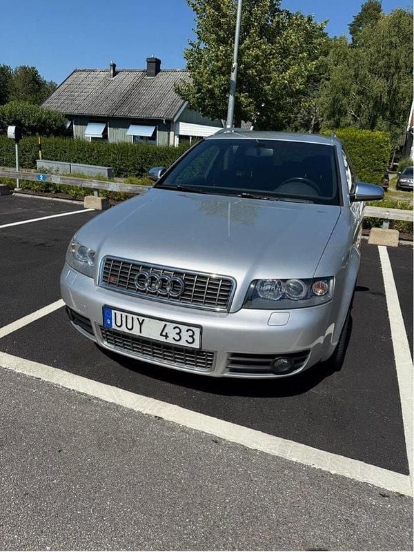 Silver Begagnad 2004 Audi S4 Kombi | 130 000 kr (Dyr) - Bild 1/4
