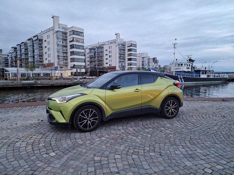 Grön Begagnad 2019 Toyota C-HR Edition SUV | 235 000 kr (Marknadspris) - Bild 1/4